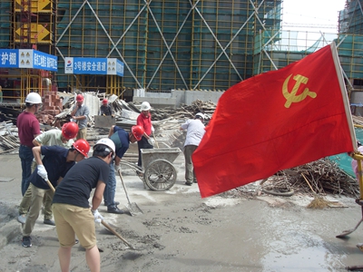 浙江一建城建分公司黨員參加重點(diǎn)工程義務(wù)勞動(dòng)迎“七一”